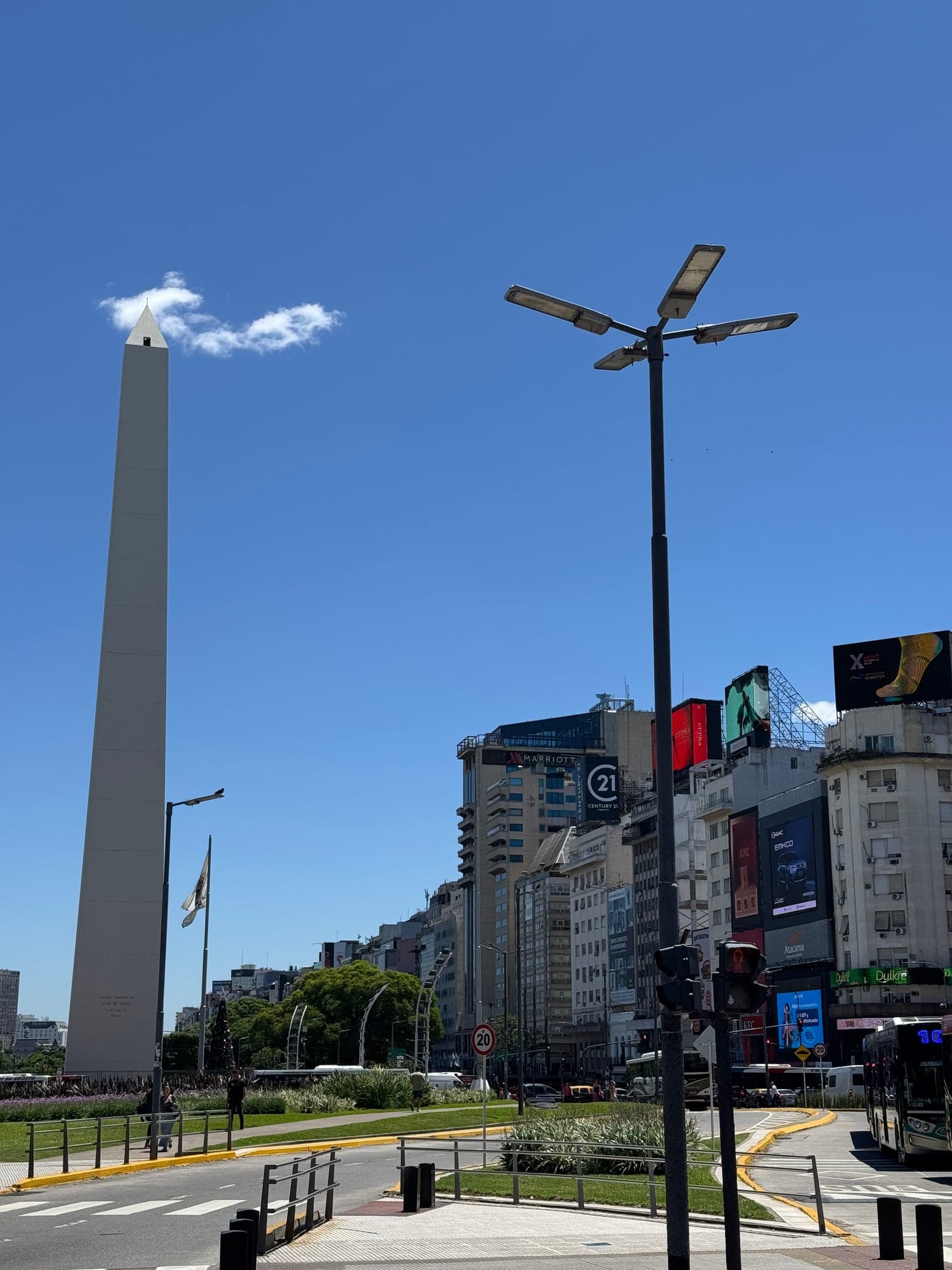 Obelisco na Avenida 9 de Julio, em Buenos Aires