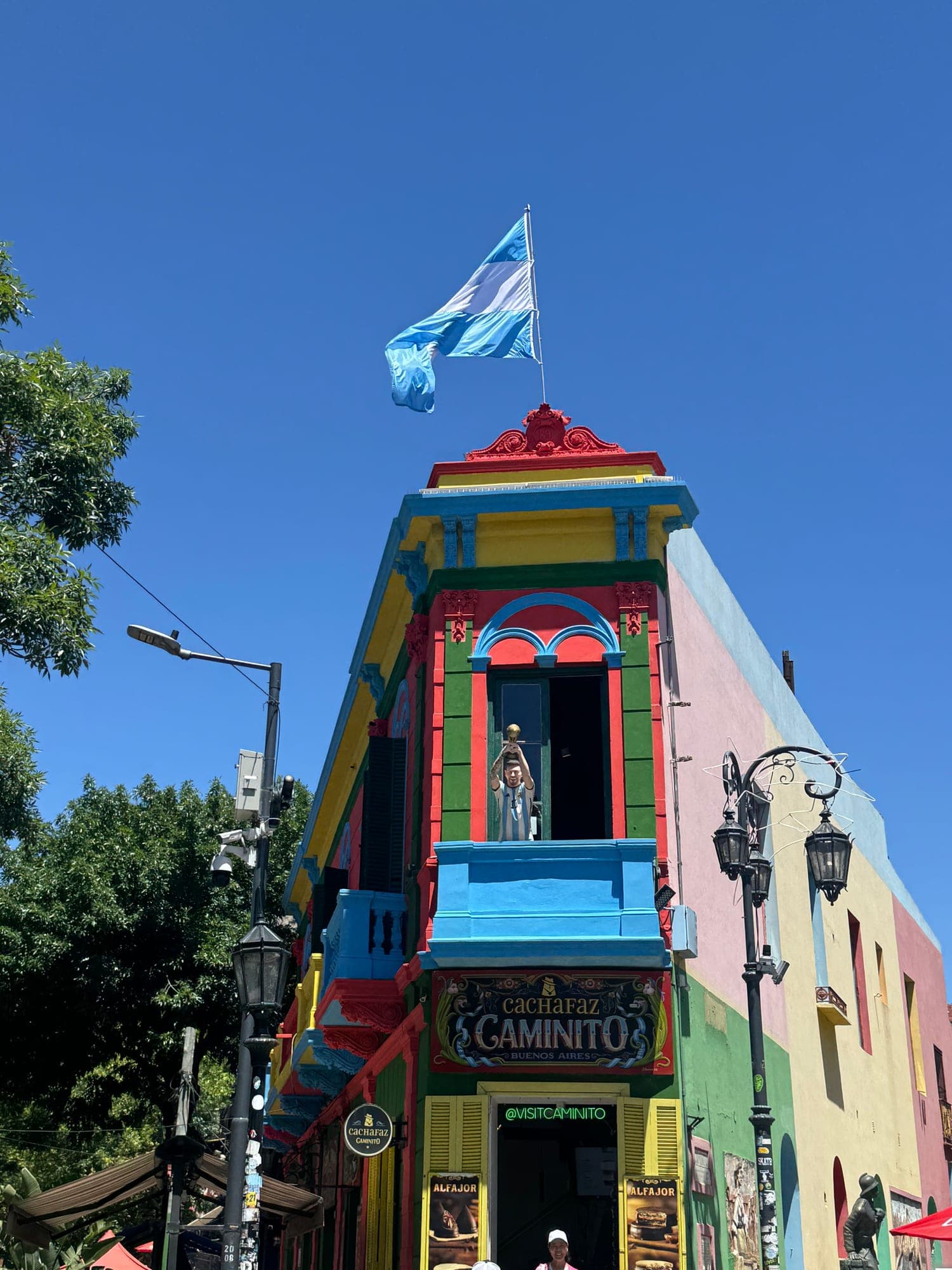 Fachada colorida do Caminito, no bairro da Boca, em Buenos Aires